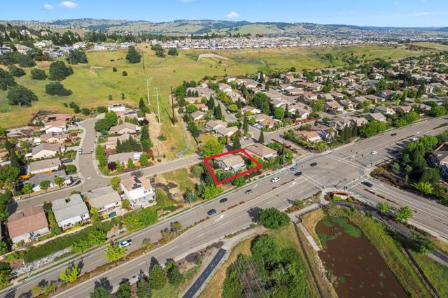 505 Porter Court, Folsom CA: https://media.crmls.org/mediaz/185ab90b-b1a6-4e4c-b437-94c2481b4384.jpg