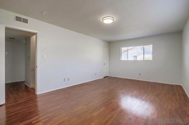 349 351 G Avenue, Coronado CA: https://media.crmls.org/mediaz/185acbbd-be0d-47ff-8d83-9453414f19f9.jpg
