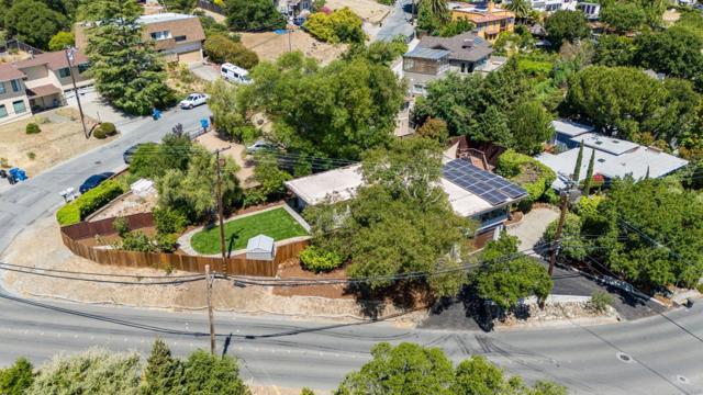 3996 Jefferson Avenue, Redwood City CA: https://media.crmls.org/mediaz/185b4707-fc14-41c8-909a-2d1db0dabb2c.jpg