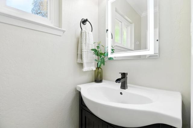 1869 Walnut Drive, Mountain View CA: https://media.crmls.org/mediaz/185be2b7-db26-4c35-b1cc-54205b19faa8.jpg