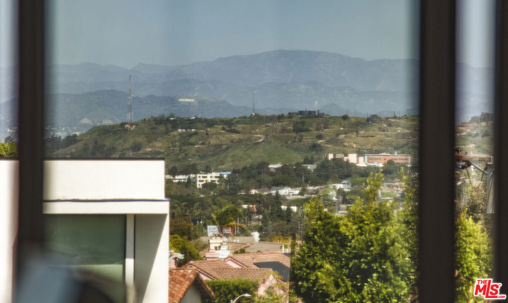 https://media.crmls.org/mediaz/185c1c18-2205-42f1-a270-2ca920f44105.jpg?preset=X-Large