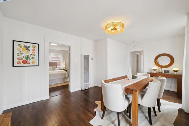 1805 Eagle Ave, Alameda CA: https://media.crmls.org/mediaz/185c8686-d376-40f5-9594-ef478f01788c.jpg