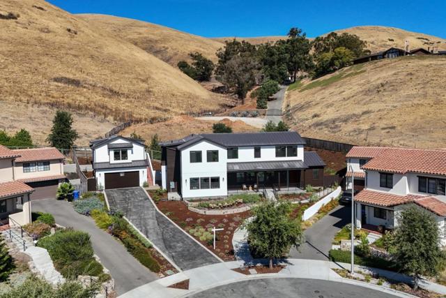 231 Cavalo Court, Fremont CA: https://media.crmls.org/mediaz/185ca304-7bb1-4bcd-b6c9-bcba5c63eecd.jpg