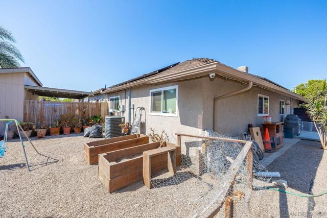 127 Warner Street, Oceanside CA: https://media.crmls.org/mediaz/185d7817-b552-468b-9dcf-26645ecfa87b.jpg