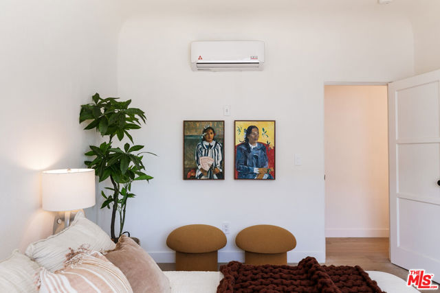 1570 S Hayworth Avenue, Los Angeles CA: https://media.crmls.org/mediaz/185e8f38-3d13-4db5-84bd-0aba4ebc51c8.jpg