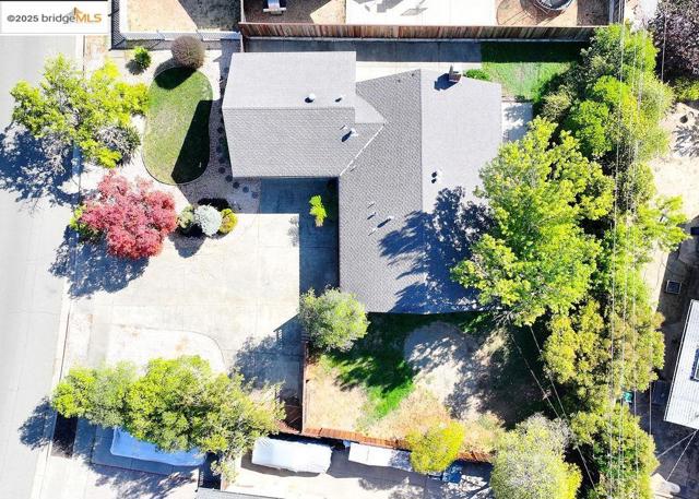 2449 Center Rd, Novato CA: https://media.crmls.org/mediaz/185ea90f-47b3-4987-9d9b-36f5124faa74.jpg