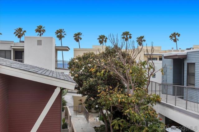 5490 La Jolla Blvd, La Jolla CA: https://media.crmls.org/mediaz/185ec47a-0f78-4b58-b42d-7f0d668aeb97.jpg