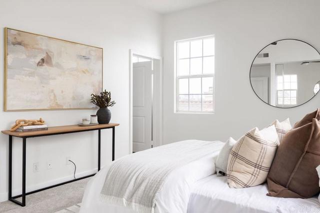4080 Front St, Mission Hills (San Diego) CA: https://media.crmls.org/mediaz/185fdd38-b09c-4683-8f03-a1d7ea214524.jpg