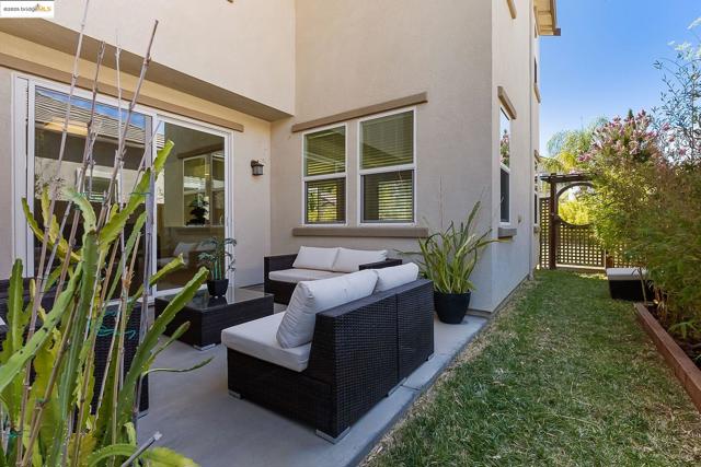 View of patio / terrace featuring an outdoor living space