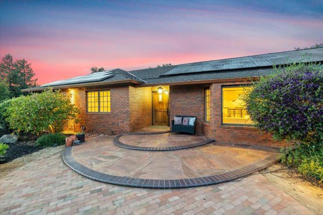 20811 Norada Court, Saratoga CA: https://media.crmls.org/mediaz/186056f0-f832-4b1e-8c2a-bfe0b50a0218.jpg