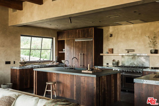 225 Powderhorn Ranch Road, Topanga CA: https://media.crmls.org/mediaz/18606d8e-d698-468c-a1fb-e5423c690963.jpg