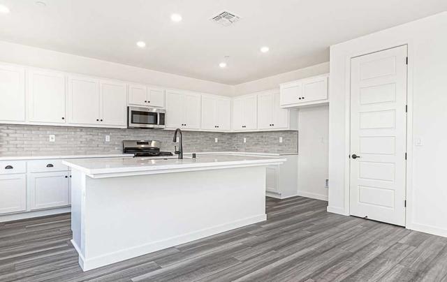 16041 Testarossa Street, Lathrop CA: https://media.crmls.org/mediaz/1860b084-79a3-4fdc-9dae-fb70261cbdc4.jpg