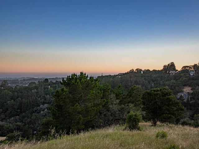 415 Muir Drive, Soquel CA: https://media.crmls.org/mediaz/18619302-e07d-434f-bffa-2cd88e811c6f.jpg