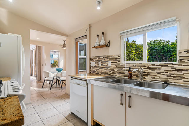 610 S Camino Real, Palm Springs CA: https://media.crmls.org/mediaz/18619fdf-8a3c-4869-8e03-e413e3b0b769.jpg