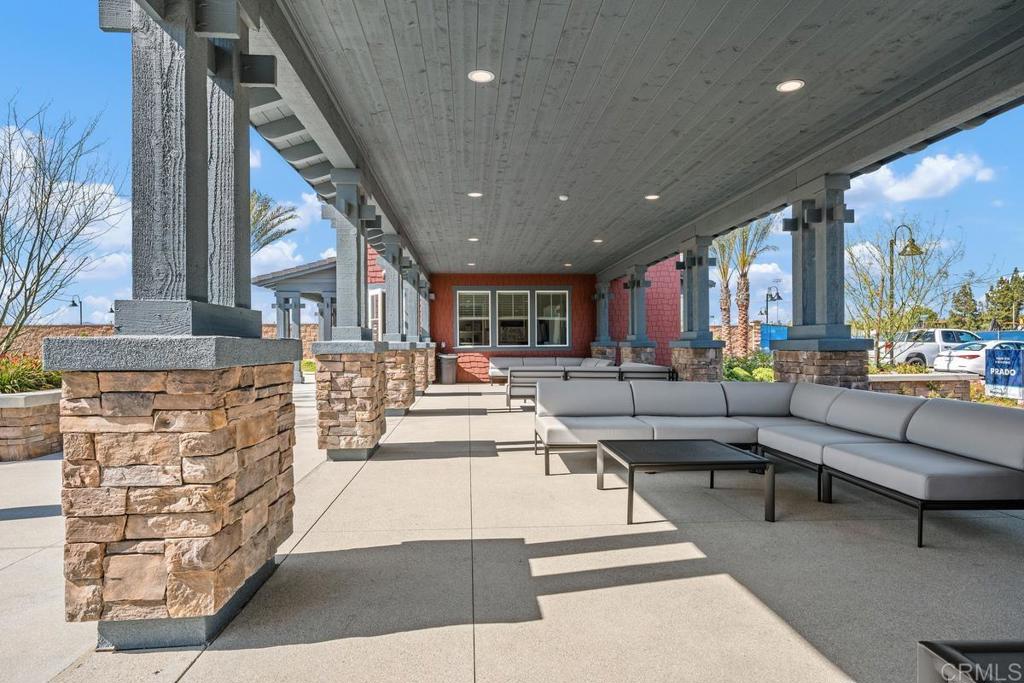 https://media.crmls.org/mediaz/186230f3-aeef-4cdd-9eba-45ab7e0c1555.jpg?preset=X-Large