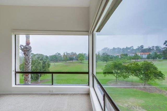 12122 Royal Birkdale Row, San Diego CA: https://media.crmls.org/mediaz/1862b2a5-5d0b-4255-9af1-efabe158d4bc.jpg