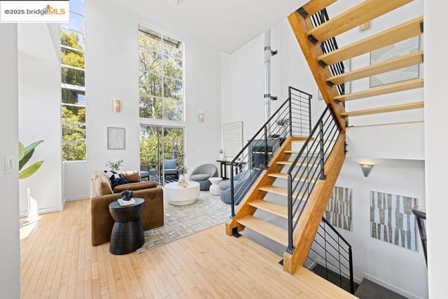 3927 Cerrito Ave, Oakland CA: https://media.crmls.org/mediaz/186325f2-4523-4a2a-8eff-39be7cb8a7f0.jpg