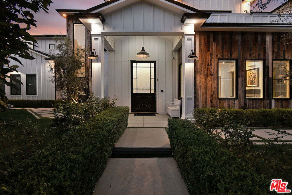 17201 Mccormick Street