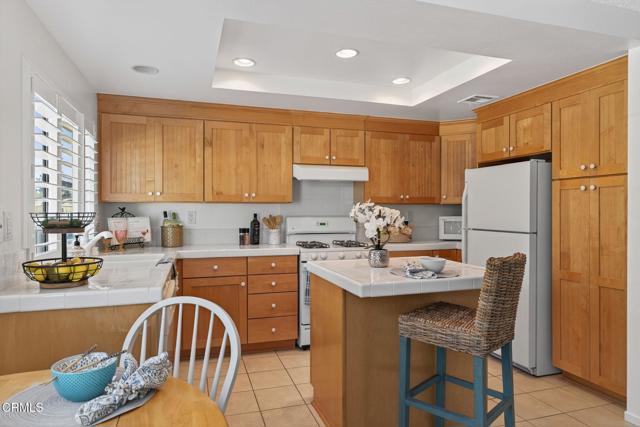 4993 Telephone Road, Ventura CA: https://media.crmls.org/mediaz/186386f7-7aff-464b-b4c5-41971c6a1f63.jpg