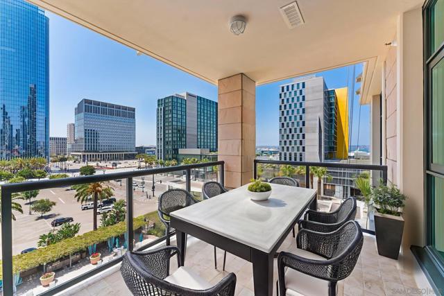 1199 Pacific Hwy, San Diego CA: https://media.crmls.org/mediaz/18638ee3-5984-45fa-85dd-91f0bfc5d352.jpg