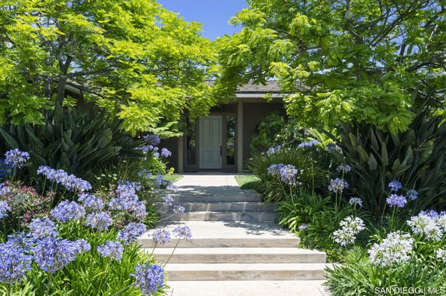5931 Citadel CIR, La Jolla CA: https://media.crmls.org/mediaz/1863e9e4-28a3-41e8-bd2a-437579f192d3.jpg