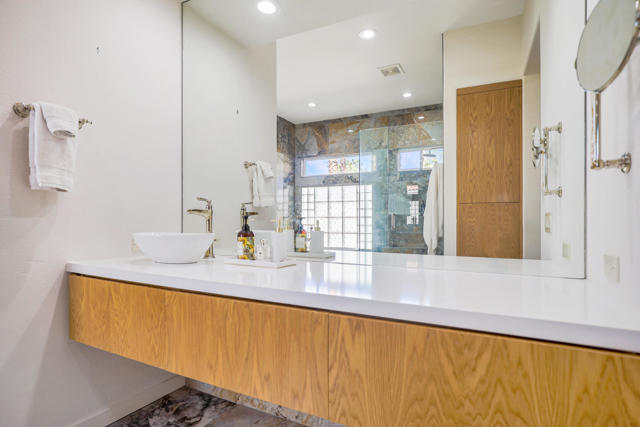 371 Tomahawk Drive, Palm Desert CA: https://media.crmls.org/mediaz/1864a1a5-ad2f-48ba-81dd-2be8699cc77b.jpg