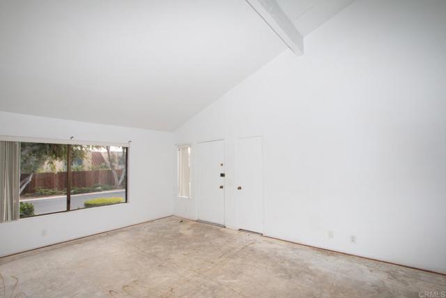 737 Nob Circle, Vista CA: https://media.crmls.org/mediaz/1864f7f4-2638-40a9-a0b7-ede9e1c03a86.jpg