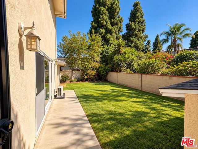 5446 Selmaraine Drive photo 3
