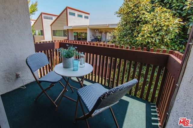 6000 CANTERBURY Drive, Culver City CA: https://media.crmls.org/mediaz/18670de0-2a2a-495f-b734-0cb904ad83b3.jpg