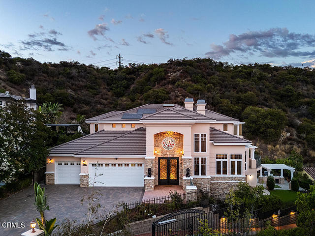 Detail Gallery Image 2 of 50 For 3422 Esperanza Ter, Glendale,  CA 91208 - 5 Beds | 5 Baths