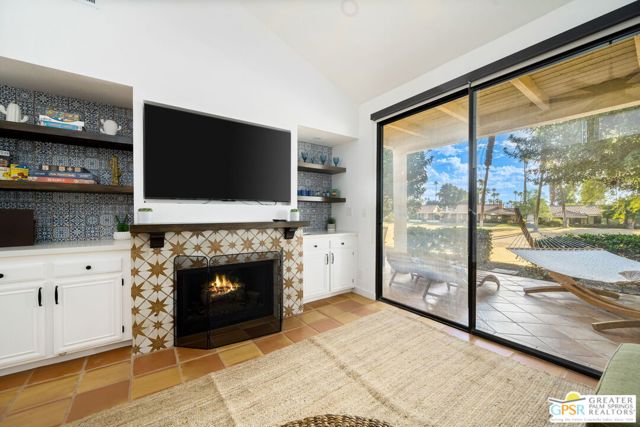 298 San Vicente Circle, Palm Desert CA: https://media.crmls.org/mediaz/18674c37-8668-4ff9-9510-c8f31ea9f9f1.jpg