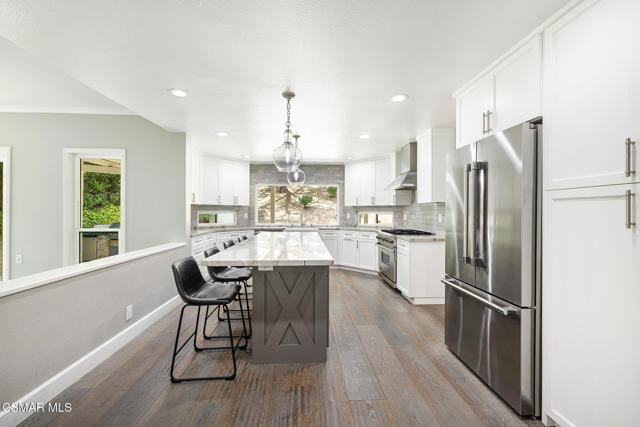 11554 Chestnut Ridge Street, Moorpark CA: https://media.crmls.org/mediaz/1867945d-5cfb-4b98-a6cf-743647c3a02b.jpg