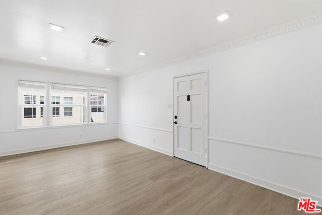 8613 W Olympic Boulevard, Los Angeles CA: https://media.crmls.org/mediaz/1867ca10-eda2-48d5-b8ed-b574dacf748f.jpg