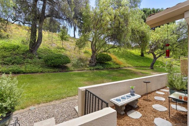 17909 Avenida Alozdra, San Diego CA: https://media.crmls.org/mediaz/18683b89-6503-4688-be78-413c8ad4eaff.jpg