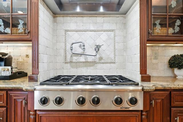 304 Dillon Court, Roseville CA: https://media.crmls.org/mediaz/18687d44-dca2-4716-9144-ebe9970391d9.jpg