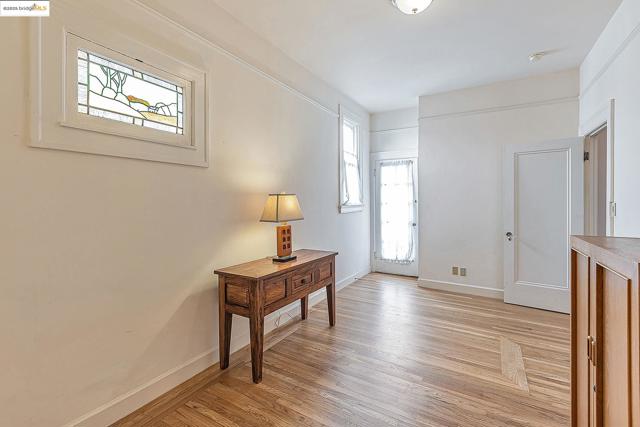 2033 Clement St, San Francisco CA: https://media.crmls.org/mediaz/1868e00d-eb73-449d-a7b4-48d11caf0537.jpg