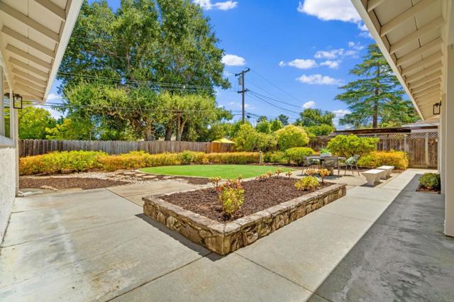761 Woodstock Lane, Los Altos CA: https://media.crmls.org/mediaz/18692b51-f9de-4ee1-978c-49a90397414d.jpg