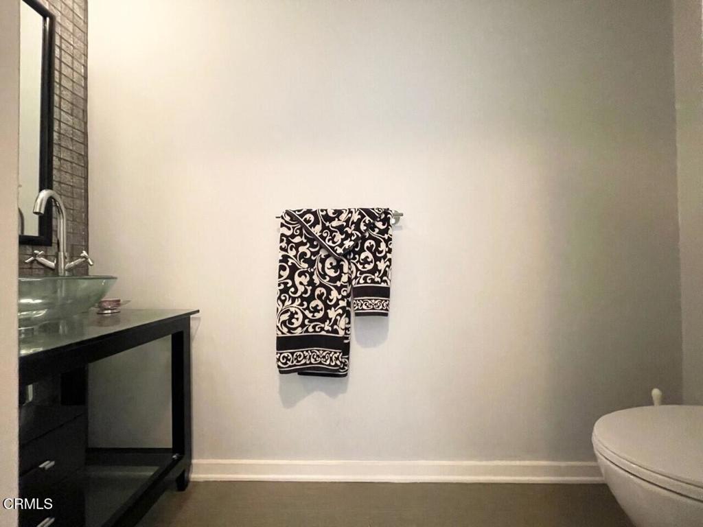 https://media.crmls.org/mediaz/186963cc-e298-4dbb-9cf5-7b16c4c5e3f0.jpg?preset=X-Large