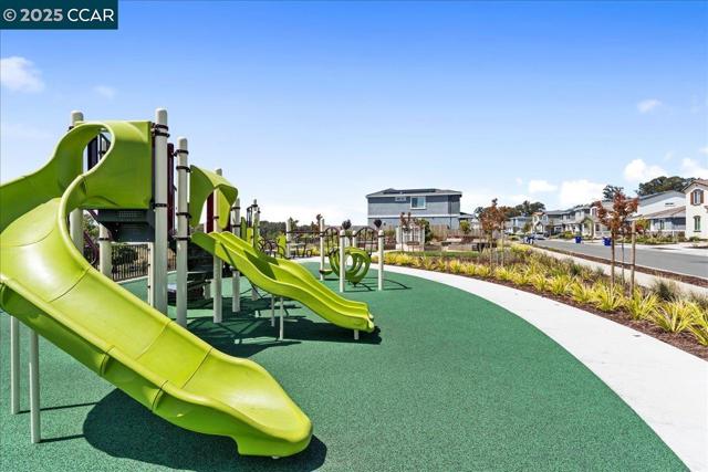 4207 Markovich Ct, Richmond CA: https://media.crmls.org/mediaz/1869a0ed-10b8-4d2d-badf-b0ea58ff3cc6.jpg