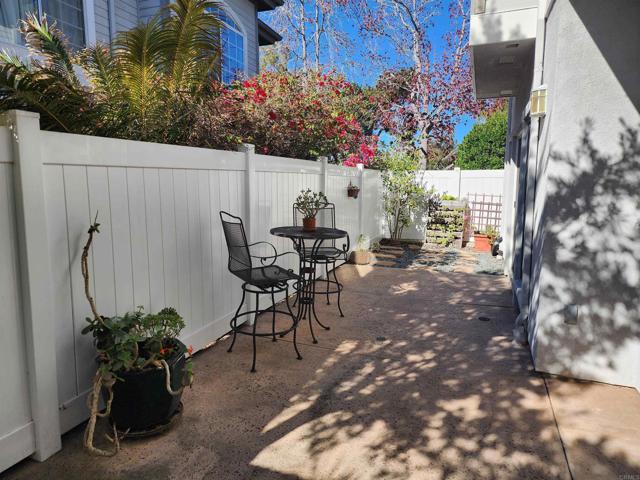 Detail Gallery Image 28 of 43 For 8597 via Mallorca #F,  La Jolla,  CA 92037 - 2 Beds | 2/1 Baths