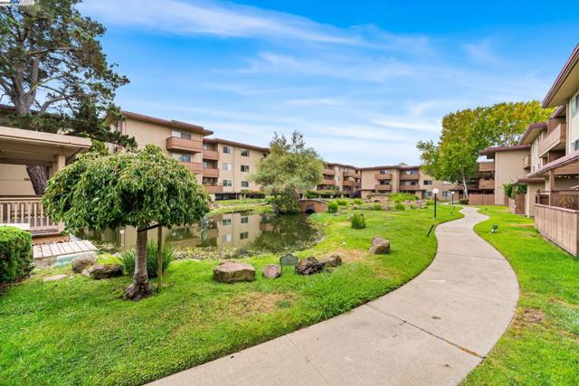 1327 Webster St, Alameda CA: https://media.crmls.org/mediaz/186a044a-f3ac-4626-a71b-972a9dc61a36.jpg