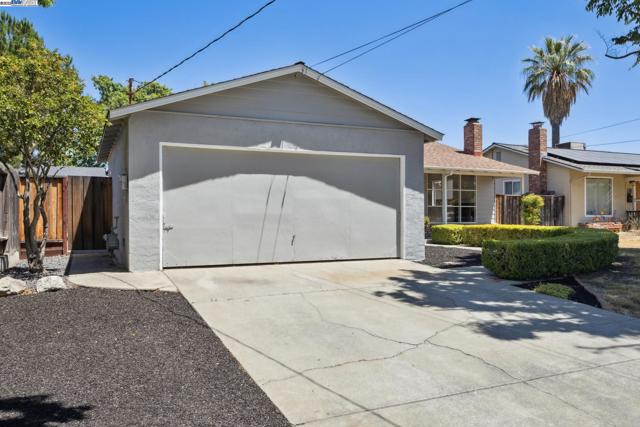 916 El Caminito, Livermore CA: https://media.crmls.org/mediaz/186a140a-eb8c-4587-8552-ad05ca739000.jpg