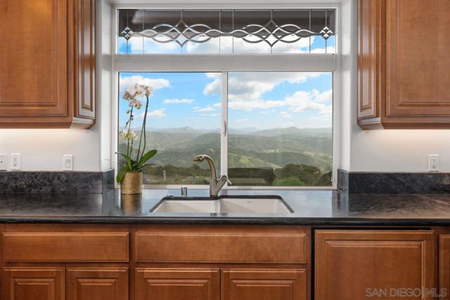 410 WOODLAND LN, El Cajon CA: https://media.crmls.org/mediaz/186a67a0-b581-4052-b19c-f688d2a89300.jpg