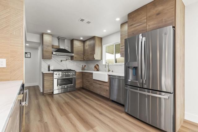 6802 MAURY DR, San Diego CA: https://media.crmls.org/mediaz/186abdf3-1ccc-4c34-a22e-05b5208e0cae.jpg