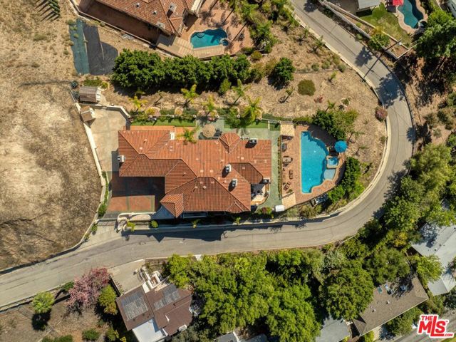 22470 Sueno Road, Woodland Hills CA: https://media.crmls.org/mediaz/186b7766-9ef6-47bf-84da-2dec007025c2.jpg