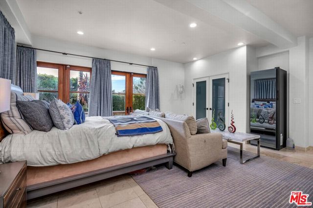 3110 Benedict Canyon Drive, Beverly Hills CA: https://media.crmls.org/mediaz/186b96cc-4dc2-4ad0-bf38-60d138fac423.jpg