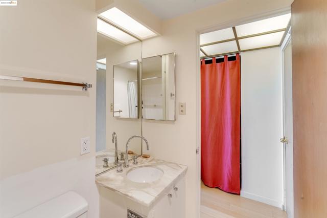 2550 Dana St, Berkeley CA: https://media.crmls.org/mediaz/186bc7f2-9f39-4938-84c4-77f5d61ee838.jpg