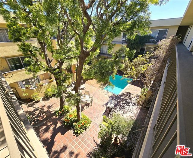 2311 4th Street, Santa Monica CA: https://media.crmls.org/mediaz/186c0ad8-a619-4042-98a8-ebb18b8106b2.jpg