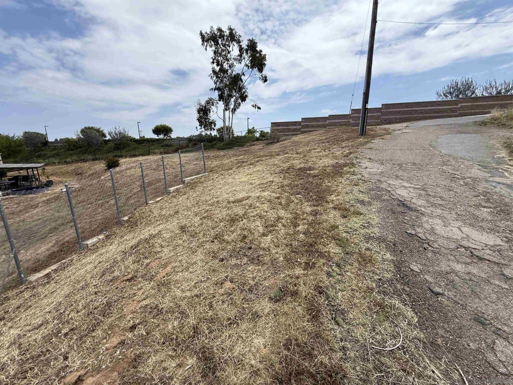 1565 Montiel Rd - photo 7