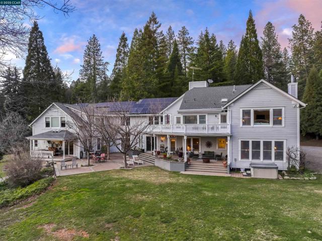 11417 Red Dog Rd, Nevada City CA: https://media.crmls.org/mediaz/186ccbd2-450d-488b-880a-0a83367b46af.jpg